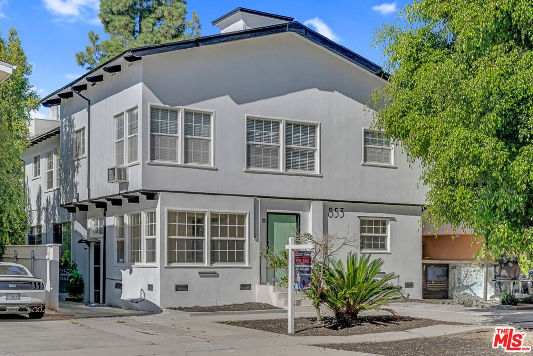 Foto principal - 853 S Bedford St