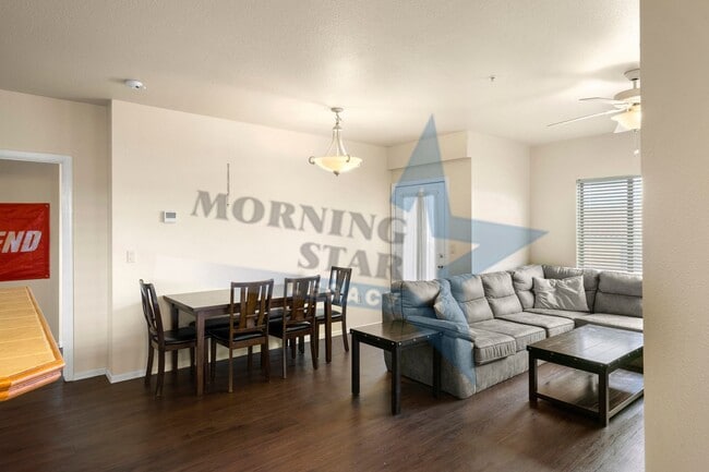 Building Photo - 2-Bedroom Condo Unit with Mountain Views!