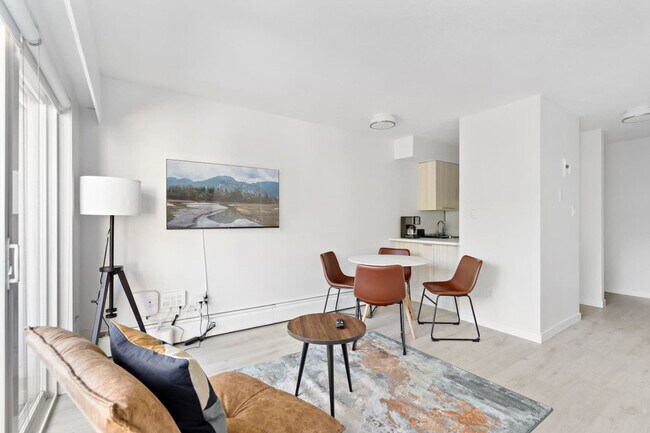 Photo du bâtiment - 1550 W 11th Ave