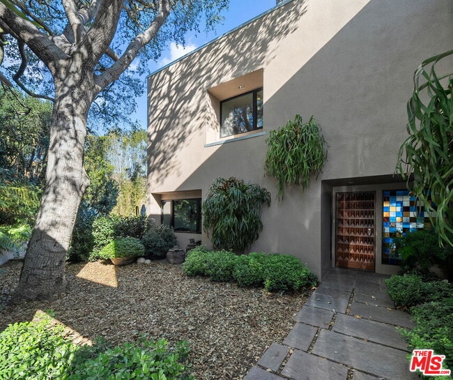 Building Photo - 1026 N Tigertail Rd