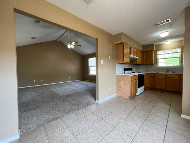 Foto del edificio - 2410 Brittain Ct