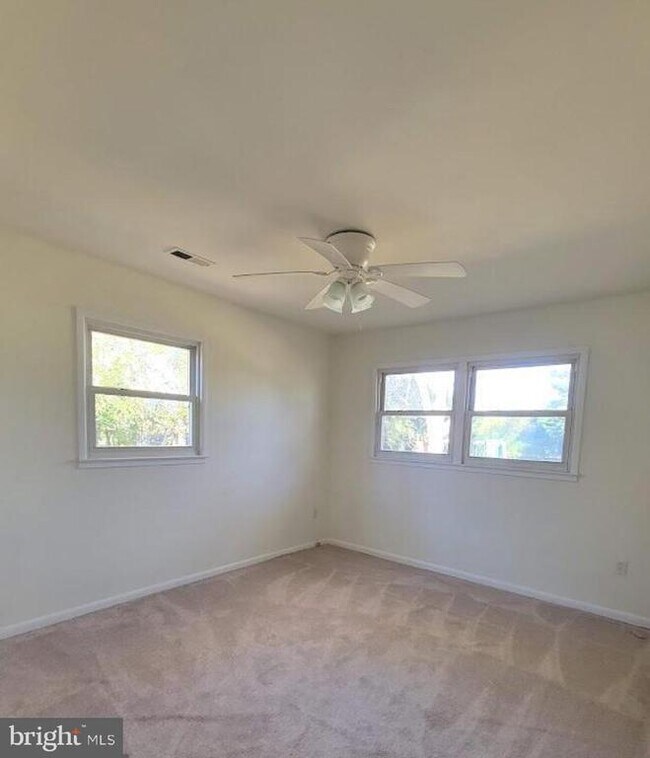 Foto del edificio - 8608 Linton Hall Rd