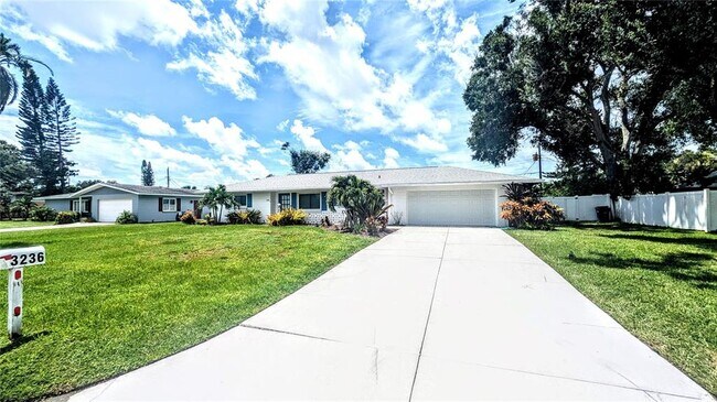 Foto del edificio - 3236 S Lockwood Ridge Rd
