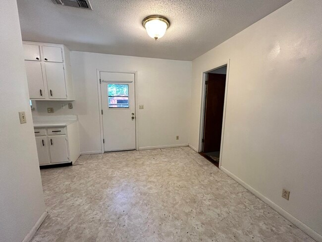 Foto del edificio - 205 Powell Dr