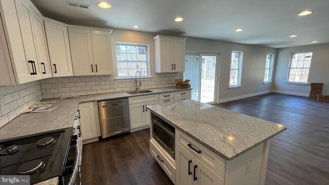 Building Photo - 116 Isabella Dr