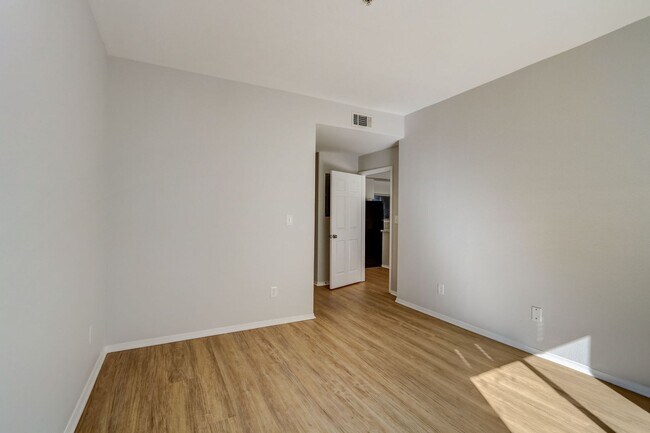 Interior Photo - 2820 Sawtelle Blvd