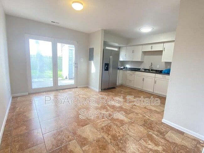 Foto del edificio - 1013 Dubose Dr