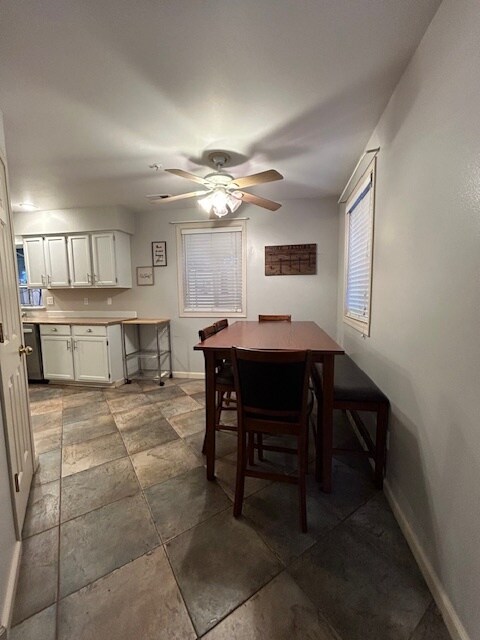 Dinning area - 321 SE Orchard Dr