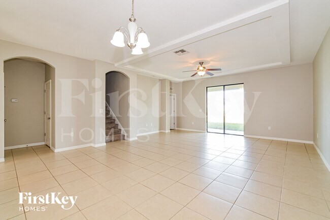 Building Photo - 607 Silverthorn Pl