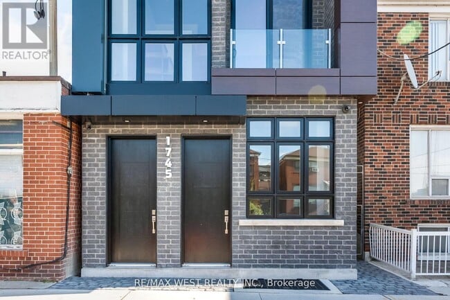 Building Photo - 1745 Keele St