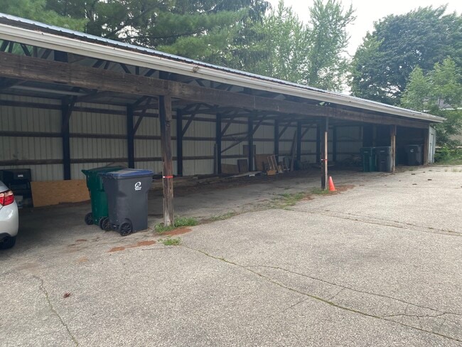 Building Photo - 326 Menomonee St