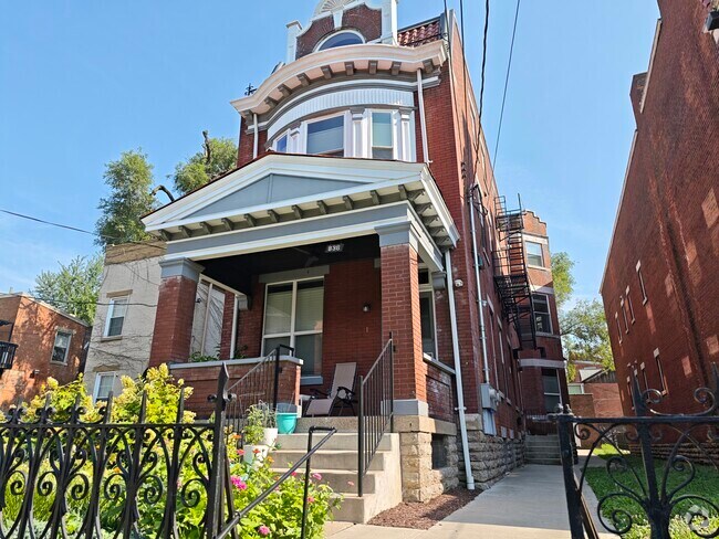 Building Photo - 836 York St