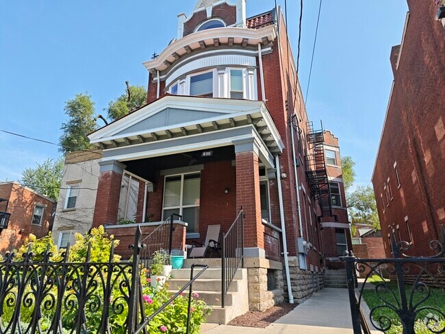 Building Photo - 836 York St