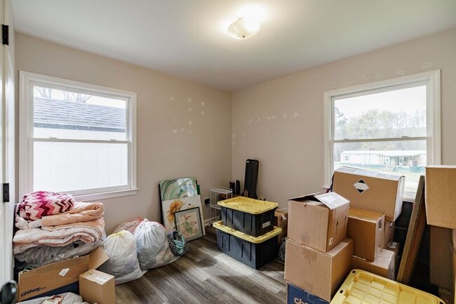Building Photo - 348 Alberta Dr