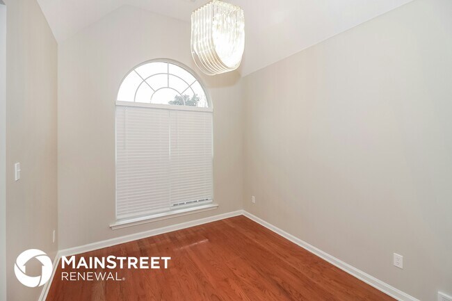 Foto del edificio - 372 Fleets Hill Dr