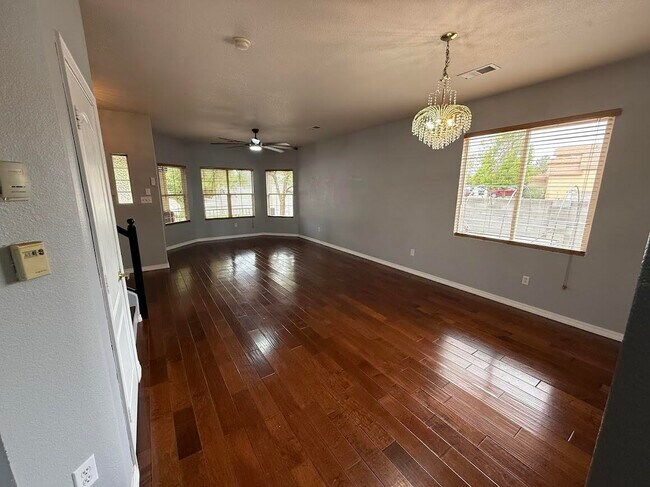 Foto del edificio - 3245 Hunters Meadows Cir NE