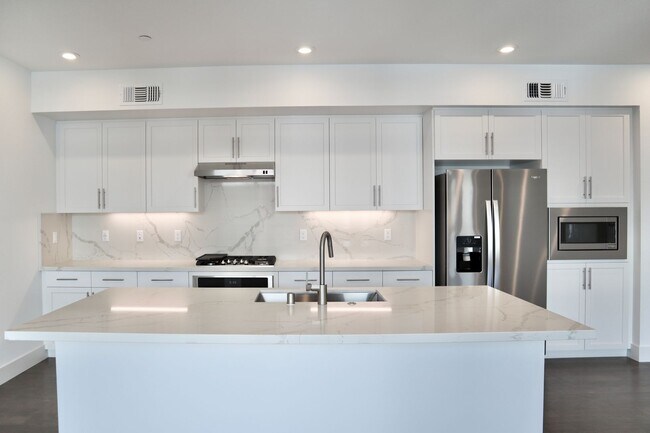 Building Photo - Modern 3-Bed Condo Near Warm Springs/South Fremont BART Station