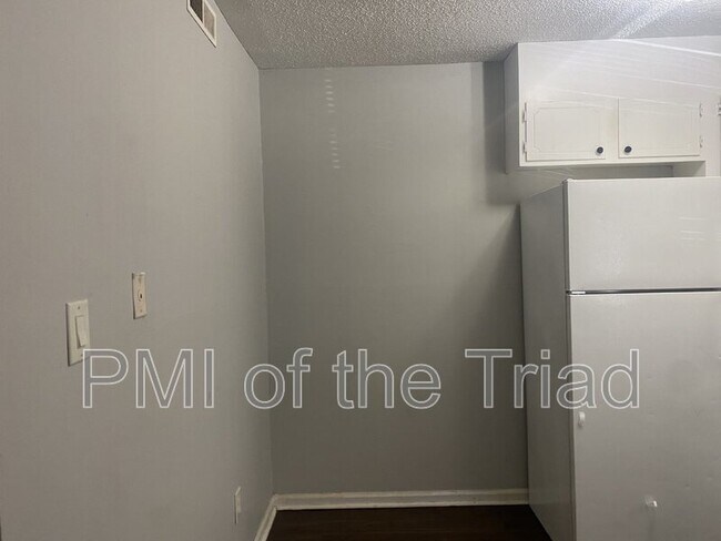 Foto del edificio - 1600 Oak Croft Ct