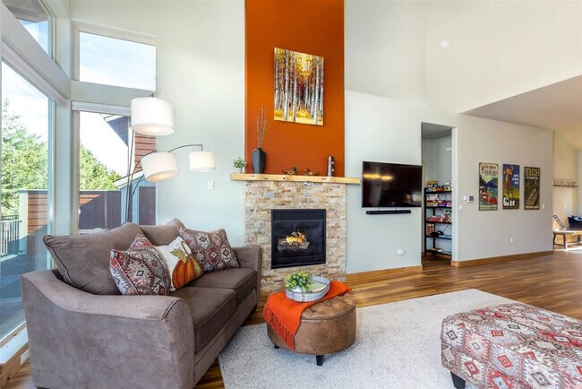 Building Photo - 11043 Village Loop