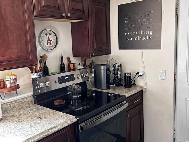 Foto del edificio - 1838 W Seamans Neck Rd
