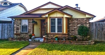 Building Photo - 1322 SW 95th St