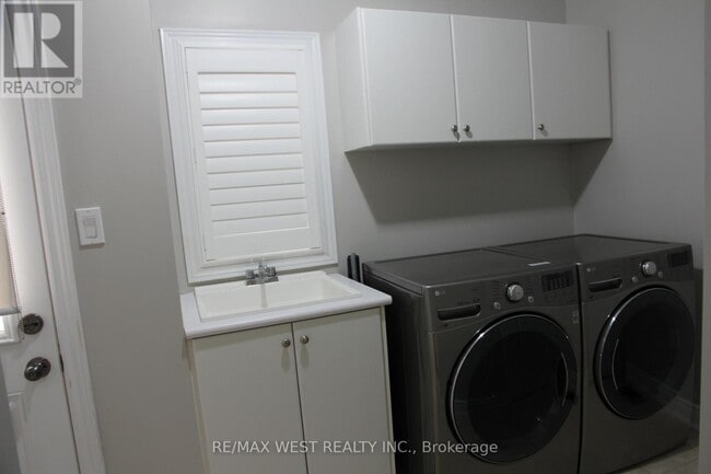 Photo du bâtiment - 245 Poetry Drive