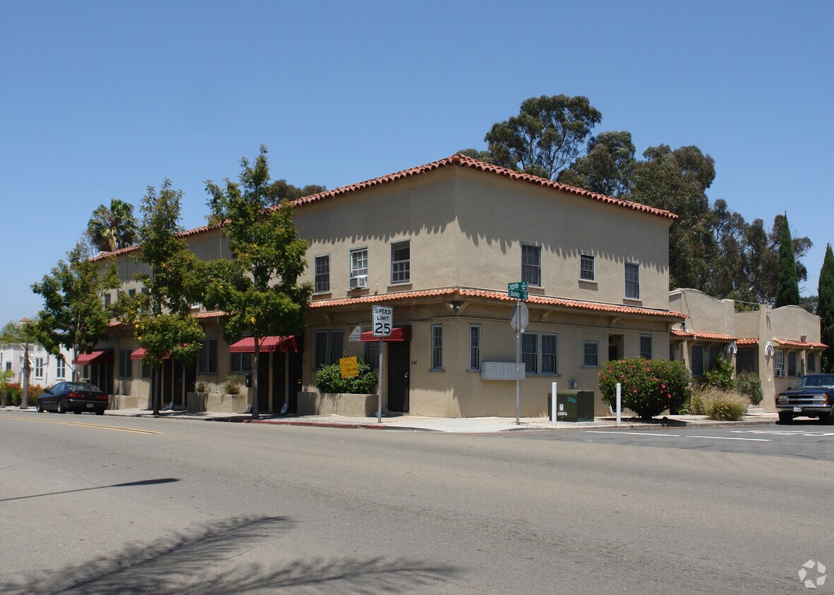 Primary Photo - Roosevelt Court
