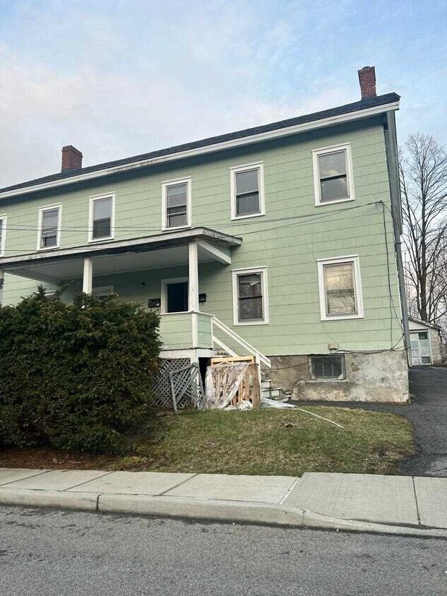 24 Spring St Unit APT 2, Wappingers Falls, NY 12590 Room for Rent in