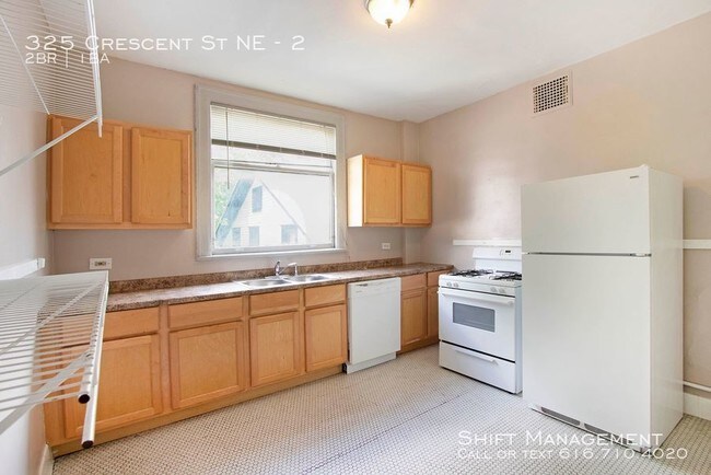 Foto del edificio - 325 Crescent St NE