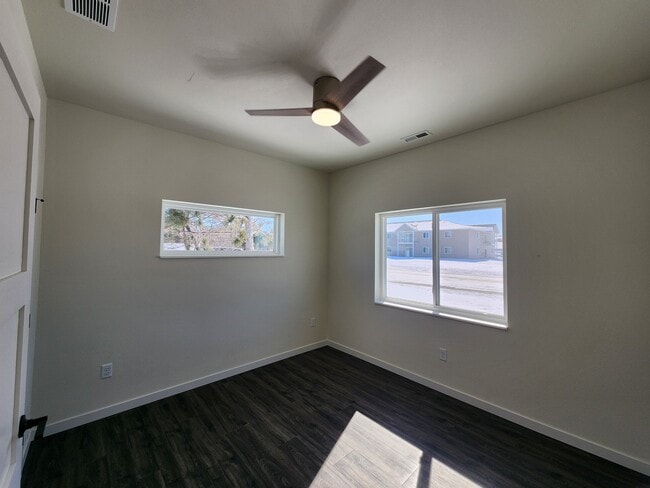 Building Photo - 812 7th St SW