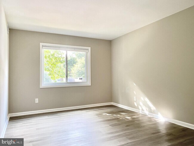 Foto del edificio - 6288 Rose Hill Ct