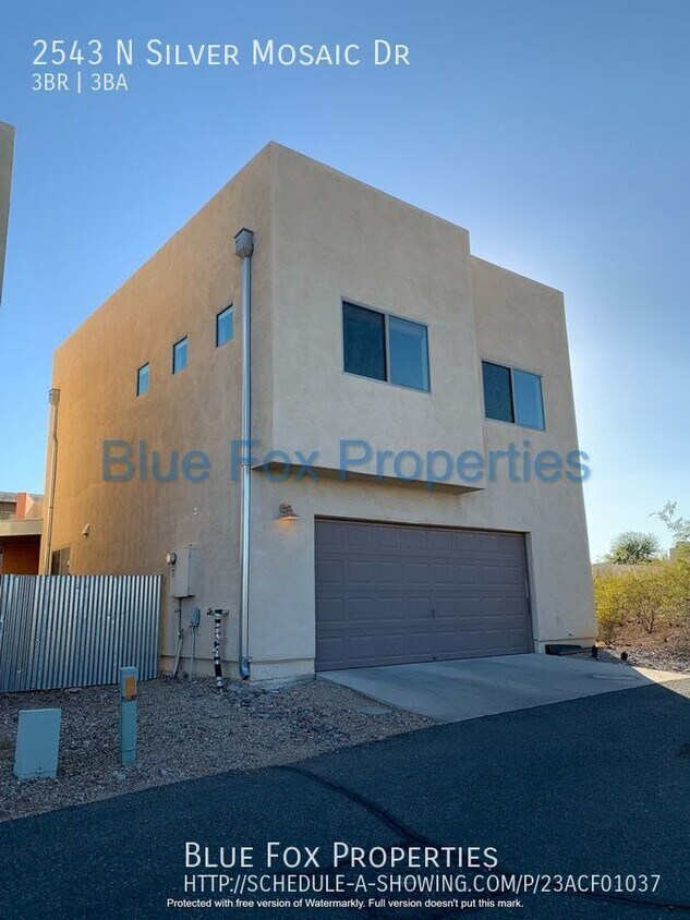 Primary Photo - 2543 N Silver Mosaic Dr