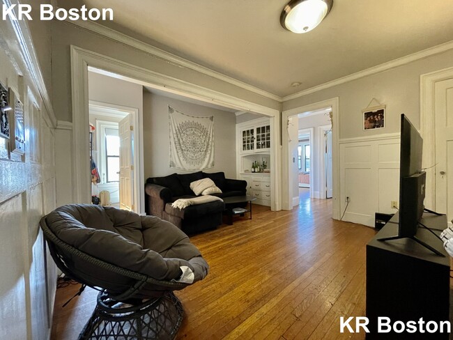 Building Photo - 18 Medfield St
