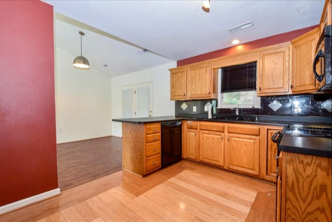 Building Photo - 5348 Cave Spring Ln