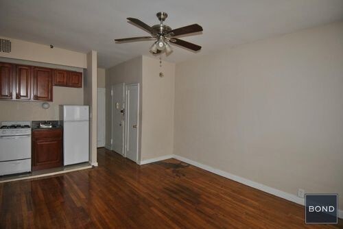 Building Photo - 1595 3rd Ave