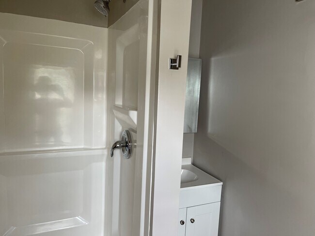 shower - 128 W Ohio St