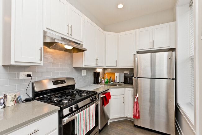 Building Photo - 2354 N Elston Ct