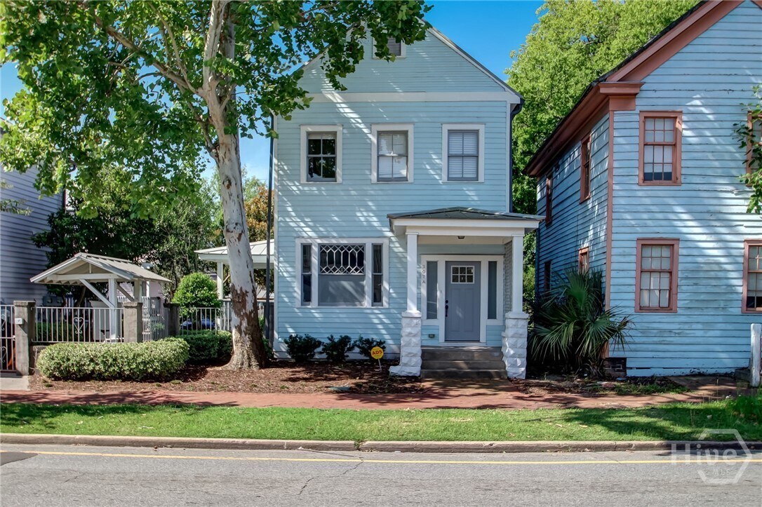 Foto principal - 307 W Henry St