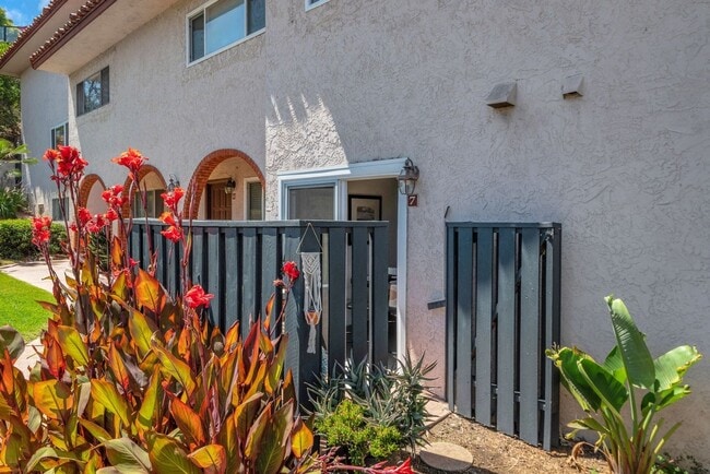 Building Photo - Charming 2BR Townhome in Del Mar