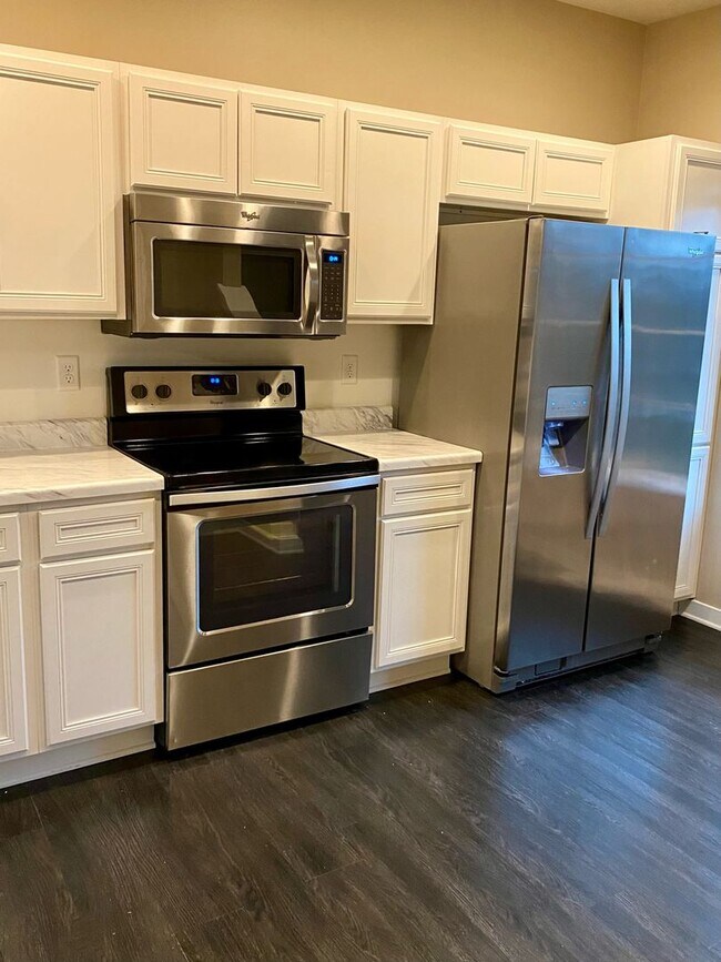 Foto del edificio - Sublease - 3 Bedroom Ankeny Townhome Avail...