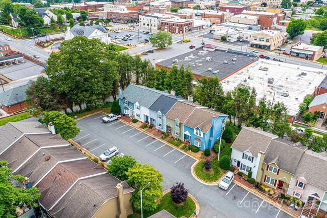 Foto del edificio - 617 College Ave SW