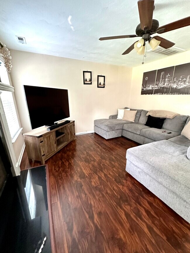 Building Photo - 5123 Bute St