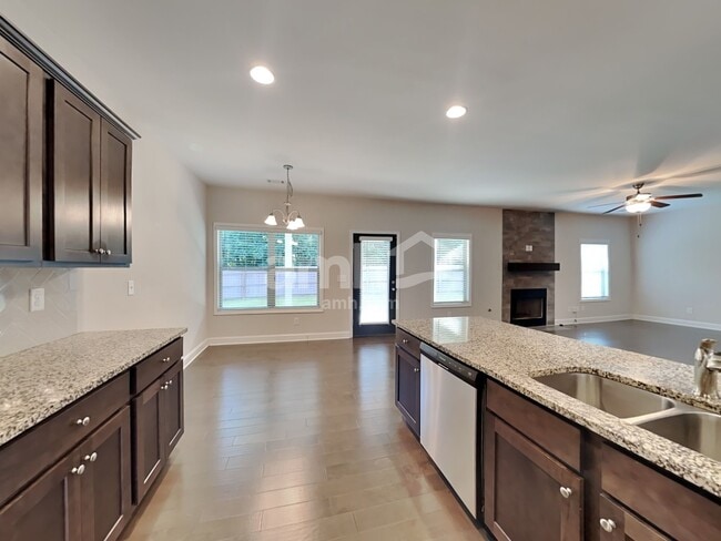 Foto del edificio - 1300 Victoria Walk Ln