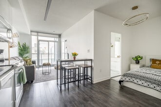 Building Photo - 480 Front St W