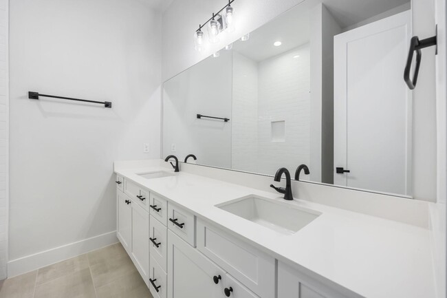 Building Photo - 6116 De Campo St