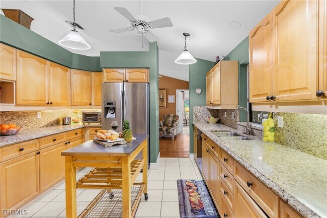 Foto del edificio - 8549 S Lake Cir