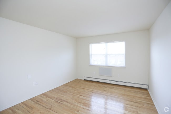 One Bedroom (1 A) - Bedroom - Leonardine Gardens