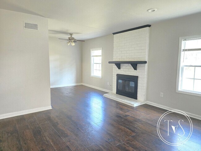 Foto del edificio - WINTER MOVE-IN SPECIAL: 50% OFF 1st FULL MONTH OF RENT** (**see description for details)