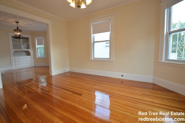 Building Photo - 39 Montfern Ave