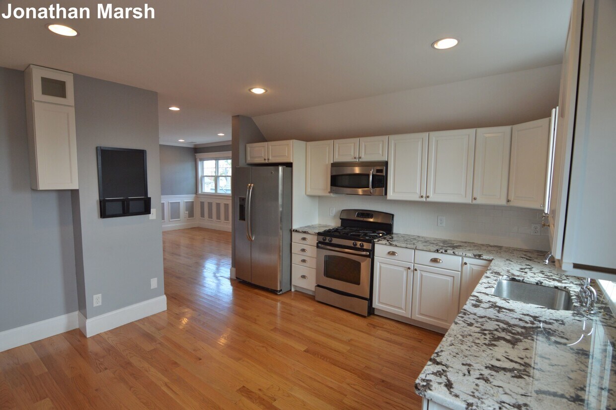 Foto principal - 97 Cushing Ave